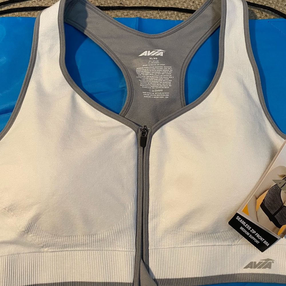 Seamless Avia Zip front bra (Medium support)